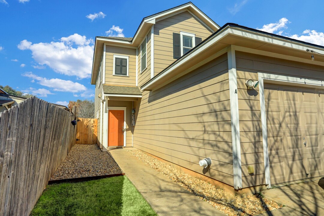 7204 Providence Ave in Austin, TX - Building Photo