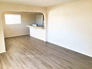 3026 W Lawrence Ln in Phoenix, AZ - Foto de edificio - Building Photo