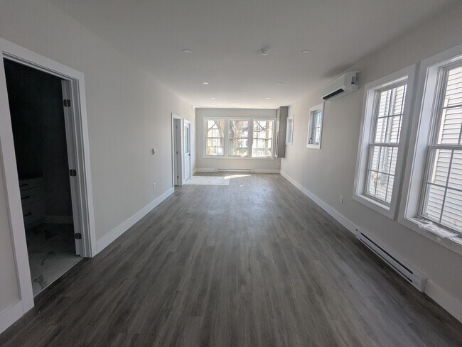 TWO BEDROOM APARTMENT AVAILABLE IN HALIFAX NORTH-END HOUSE in Halifax, NS - Building Photo - Building Photo