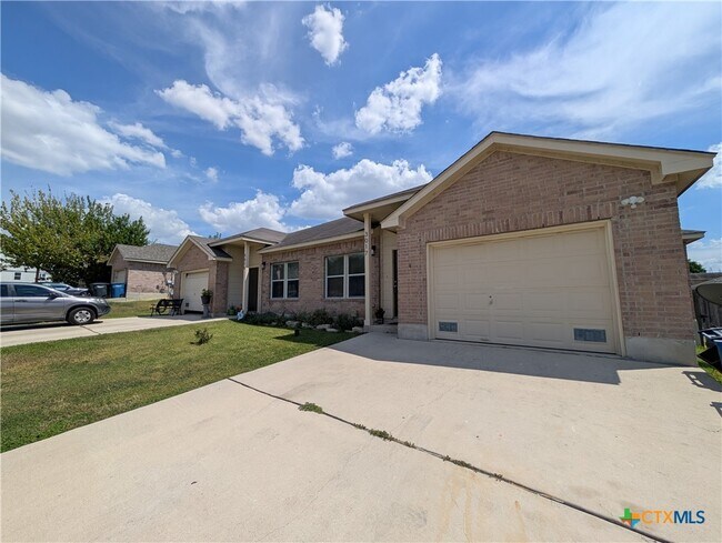 property at 3017 Lodgepole Ln