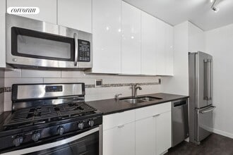 531 Main St in New York, NY - Building Photo - Building Photo