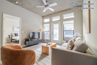 1717 Toomey Rd in Austin, TX - Foto de edificio - Building Photo