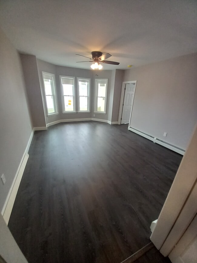 177 Logee St, Unit 2nd Floor in Woonsocket, RI - Foto de edificio - Building Photo