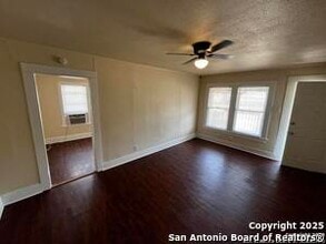 905 W Lynwood Ave in San Antonio, TX - Building Photo - Building Photo