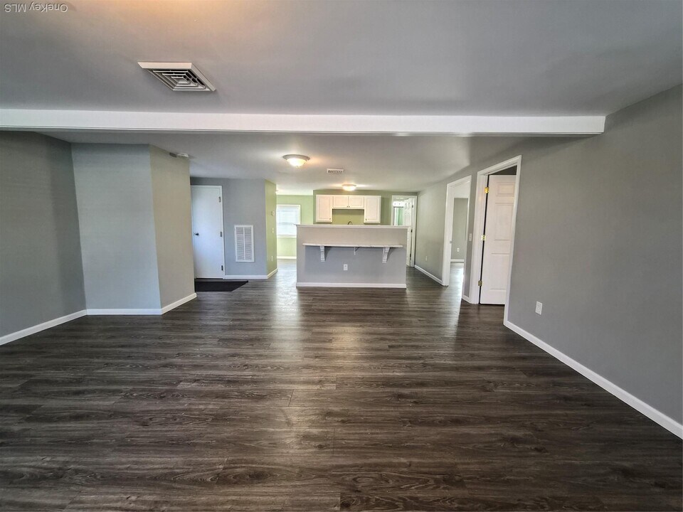 1614 NY-9G in Hyde Park, NY - Building Photo