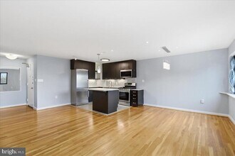 1300 S Arlington Ridge Rd in Arlington, VA - Building Photo - Building Photo