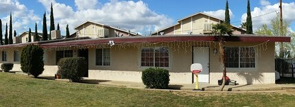 38233 12th St E in Palmdale, CA - Foto de edificio - Building Photo