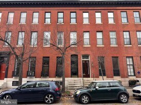 230 W Lafayette Ave in Baltimore, MD - Building Photo