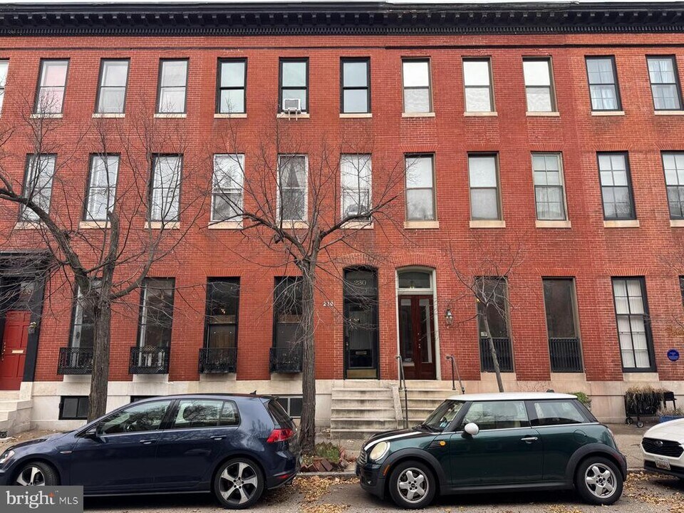 230 W Lafayette Ave in Baltimore, MD - Building Photo