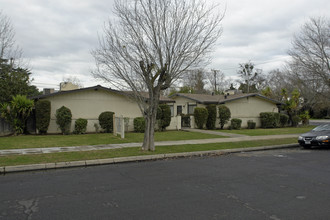 Garden Court Apartments in Madera, CA - Building Photo - Building Photo