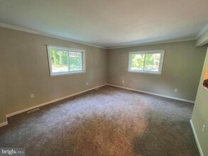 18402 Cedar Dr in Triangle, VA - Building Photo - Building Photo