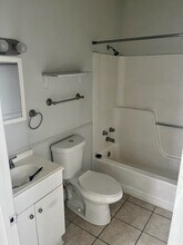 125 S Central Ave, Unit B in Eureka, MO - Foto de edificio - Building Photo