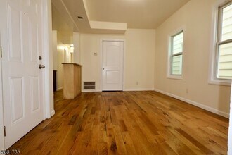112 Chadwick Ave, Unit 2 in Newark, NJ - Building Photo - Building Photo