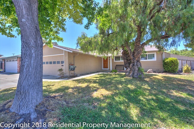 4574 Angeles Ave in Fremont, CA - Foto de edificio - Building Photo