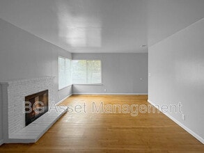 1211 Hazel St in Pinole, CA - Foto de edificio - Building Photo
