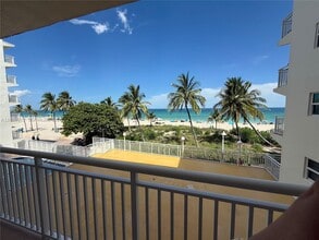 901 S Surf Rd in Hollywood, FL - Building Photo - Building Photo