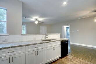 219 Hartsdale Dr in Dallas, TX - Building Photo - Building Photo