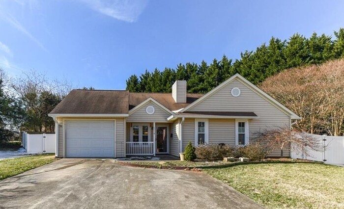 1114 Duggins St in Kernersville, NC - Building Photo