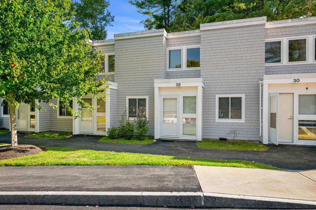 Lincoln Woods Apartments in Lincoln, MA - Building Photo