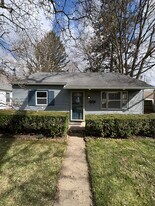 313 E North St in Albion, MI - Building Photo