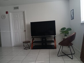 328 NW 12th Ave in Miami, FL - Building Photo - Building Photo