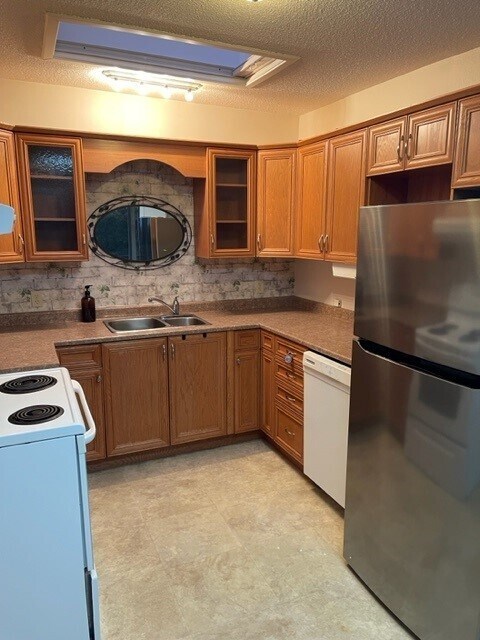 3306 Haida Dr in Victoria, BC - Building Photo - Building Photo