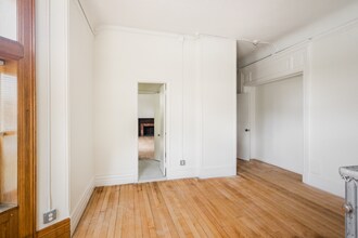 223 E Ferry St, Unit 101 in Detroit, MI - Foto de edificio - Building Photo