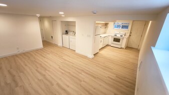 3648 44th Ave SW, Unit B in Seattle, WA - Building Photo