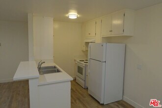 1301 N Mansfield Ave in Los Angeles, CA - Building Photo - Building Photo