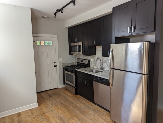 2211 W Eastwood Ave, Unit 3