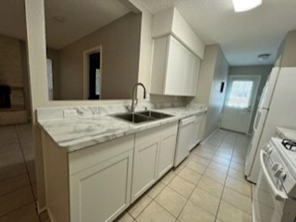 402.404 Cypress Ln, Unit 402 in Round Rock, TX - Foto de edificio
