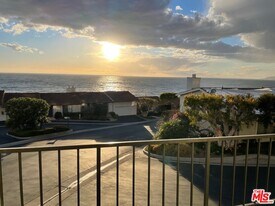 6798 Shearwater Ln in Malibu, CA - Building Photo