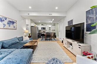 97 Hillside St, Unit 1 in Boston, MA - Foto de edificio - Building Photo
