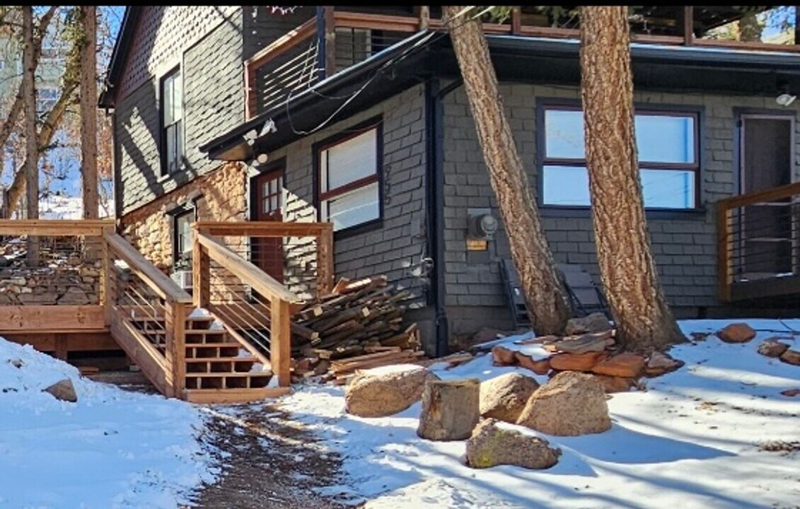955 Osage Ave in Manitou Springs, CO - Building Photo
