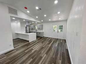 5747 Trio Ln in Dallas, TX - Foto de edificio - Building Photo