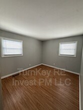 803 Dorman Dr in Streamwood, IL - Building Photo - Building Photo