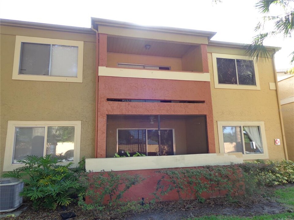 654 Kenwick Cir in Casselberry, FL - Building Photo