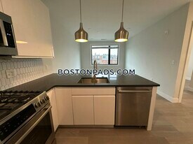 152 Liverpool St in Boston, MA - Building Photo
