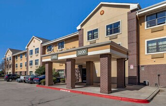 Furnished Studio-Houston - Westchase - Ric in Houston, TX - Foto de edificio - Building Photo