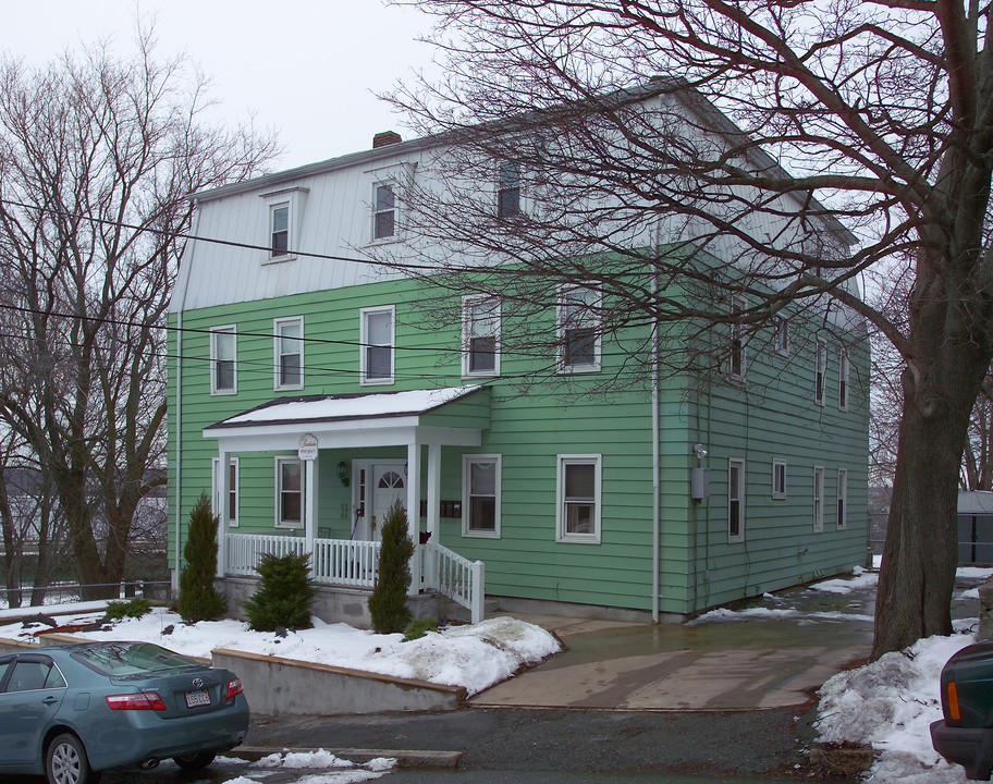 10 Cedar St in Fall River, MA - Building Photo