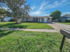 995 Barclay Dr in Cocoa, FL - Building Photo