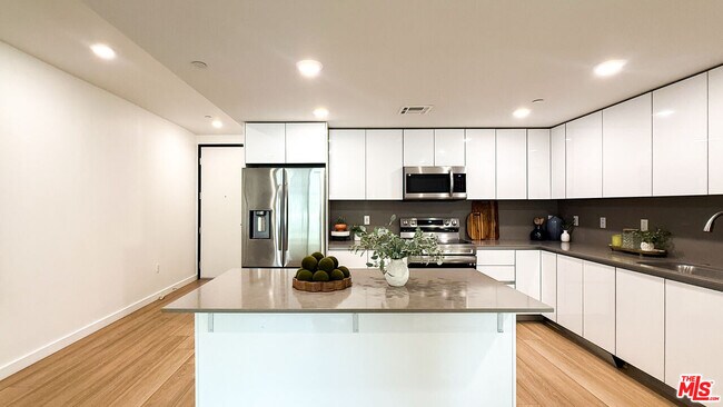 1759 N Gower St in Los Angeles, CA - Building Photo - Building Photo