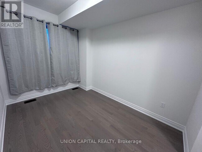 555 Vine Cliff Blvd in Markham, ON - Building Photo - Building Photo