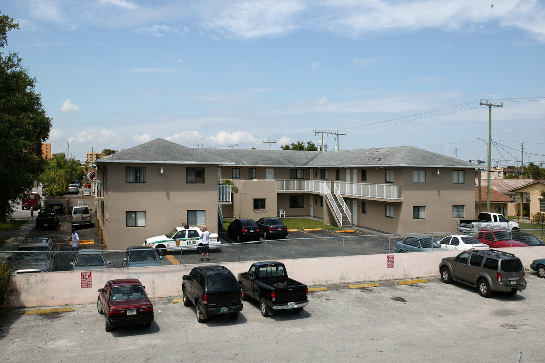 357 E 6th St in Hialeah, FL - Building Photo