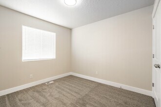 9512 Tirado Cove in Riverton, UT - Building Photo - Building Photo