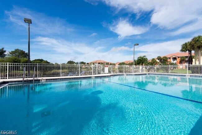 6341 Aragon Way in Ft. Myers, FL - Building Photo - Building Photo