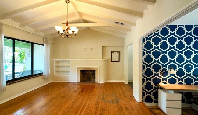 183 NE 89th St in El Portal, FL - Foto de edificio - Building Photo