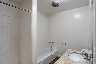 8110 Redlands St in Playa Del Rey, CA - Foto de edificio - Interior Photo