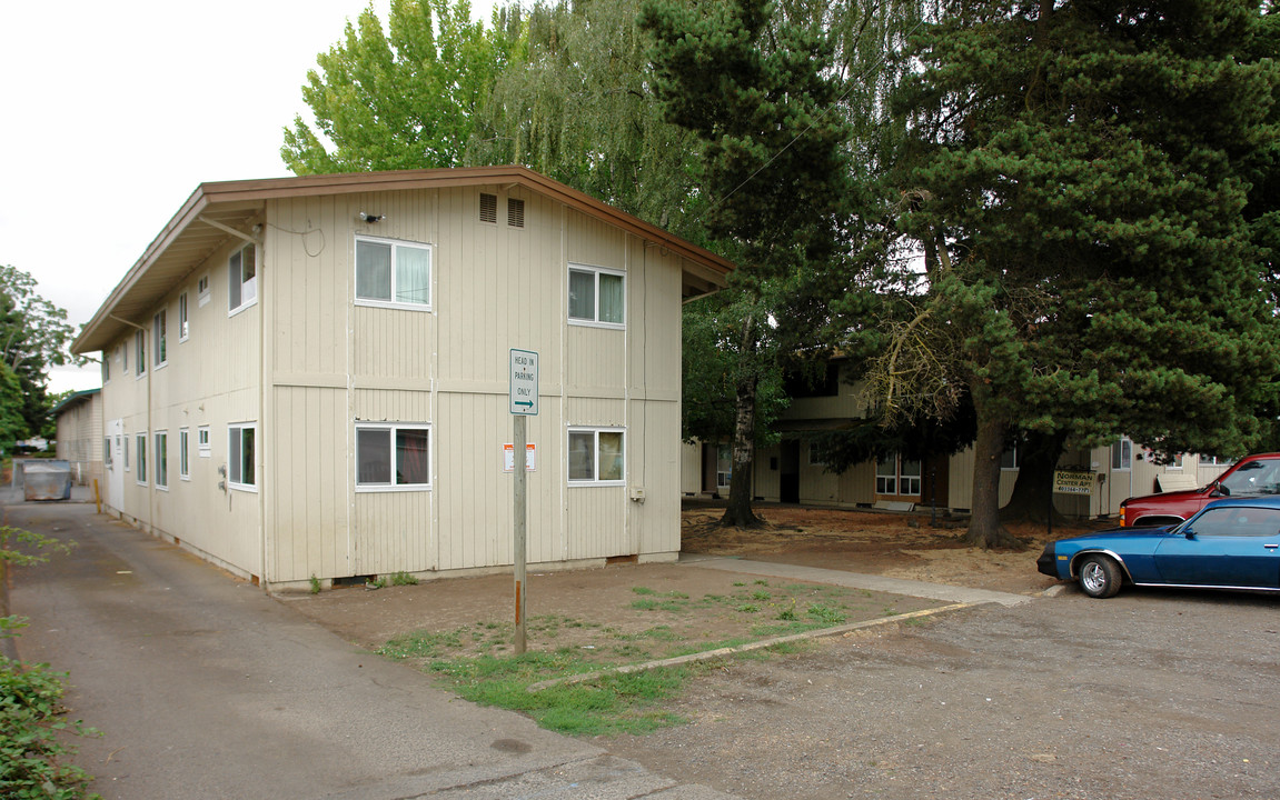 Norman Center Apartments in Salem, OR - Foto de edificio