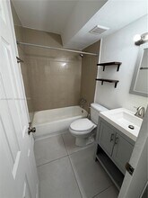 5199 NW 7th St in Miami, FL - Building Photo - Building Photo